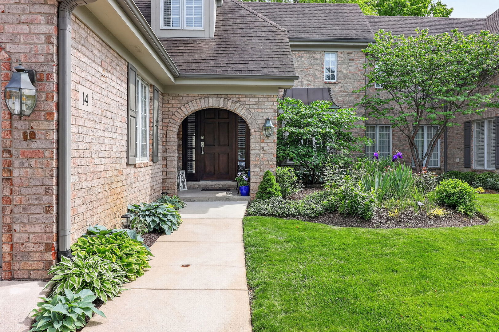 Homes for sale in Burr Ridge, IL | 14 Tartan Ridge Rd, Burr Ridge, IL 60527 | MLS# 12648874