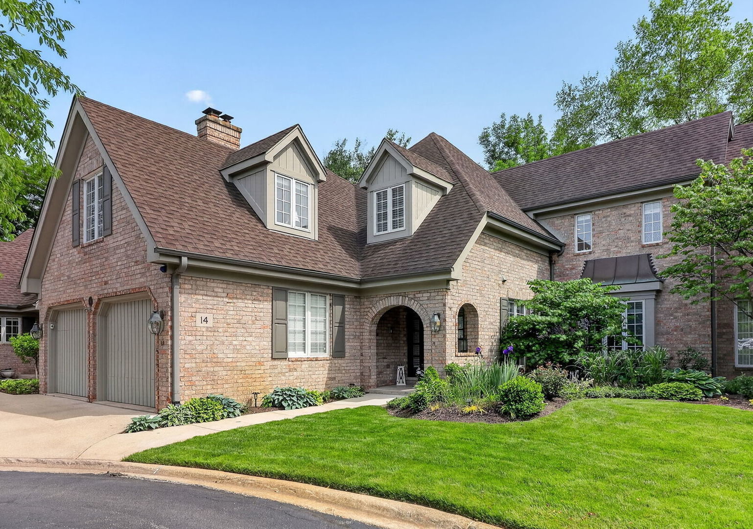 Homes for sale in Burr Ridge, IL | 14 Tartan Ridge Rd, Burr Ridge, IL 60527 | MLS# 12648874