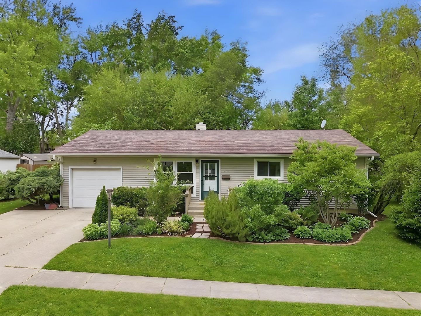 Homes for sale in De Kalb, IL | 324 Birchwood Ln, De Kalb, IL 60115 | MLS# 12649103