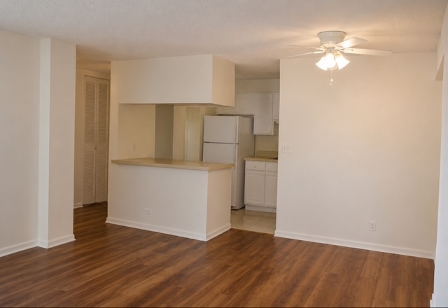 Homes for sale in Lombard, IL | 2222 S Stewart Ave #1H, Lombard, IL 60148 | MLS# 12649625