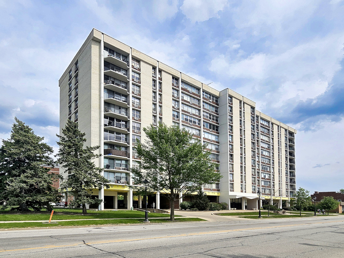 Homes for sale in Lombard, IL | 33 N Main St #10J, Lombard, IL 60148 | MLS# 12650150