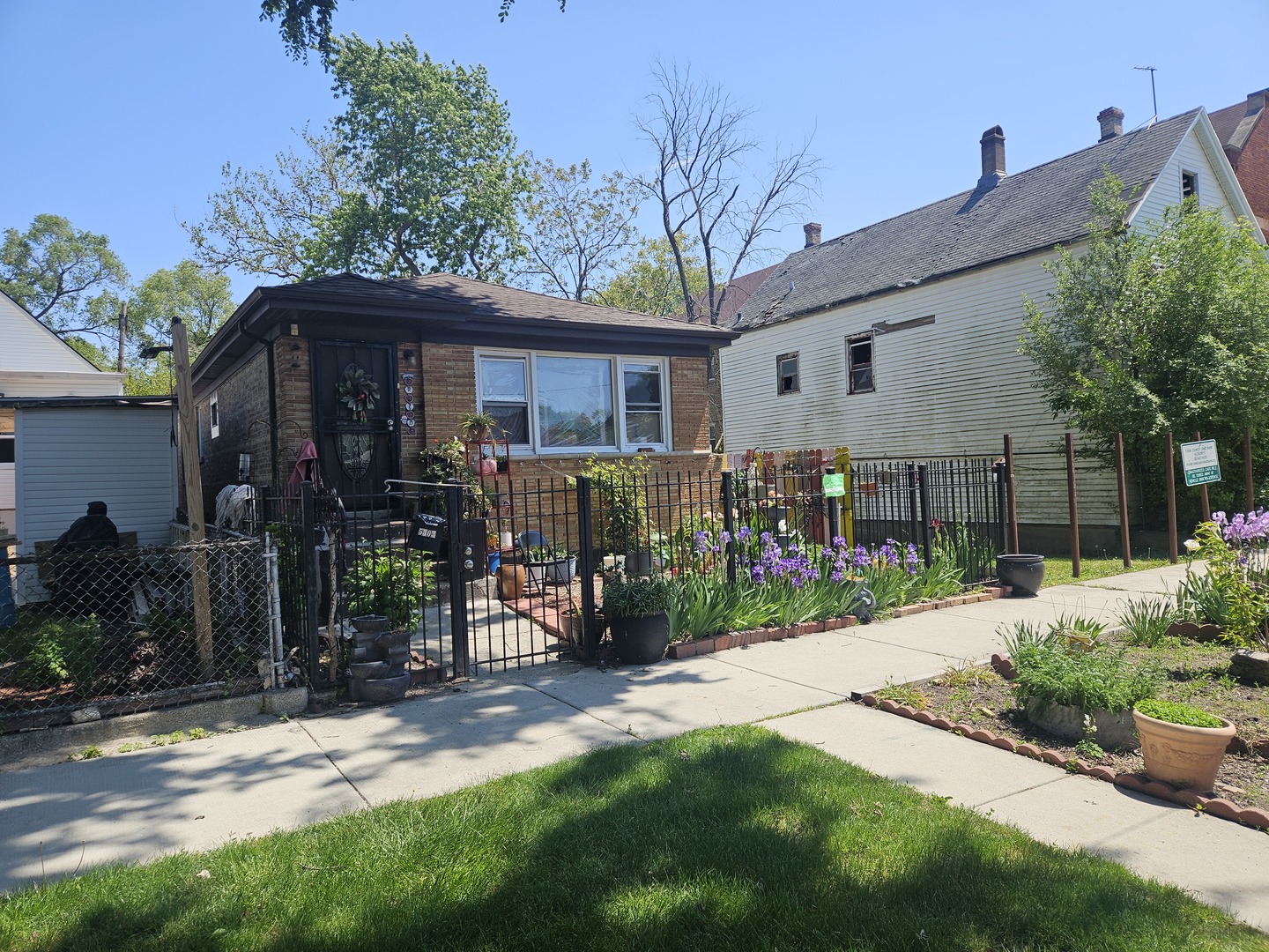 Homes for sale in Chicago, IL | 5303 S Winchester Ave, Chicago, IL 60609 | MLS# 12650207