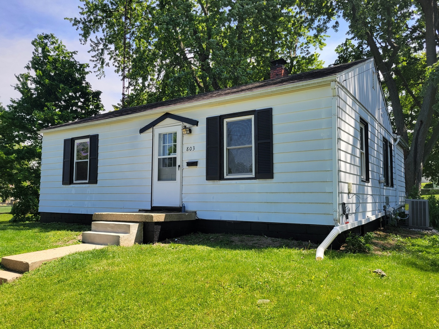 Homes for sale in Bloomington, IL | 803 Marion St, Bloomington, IL 61701 | MLS# 12650251
