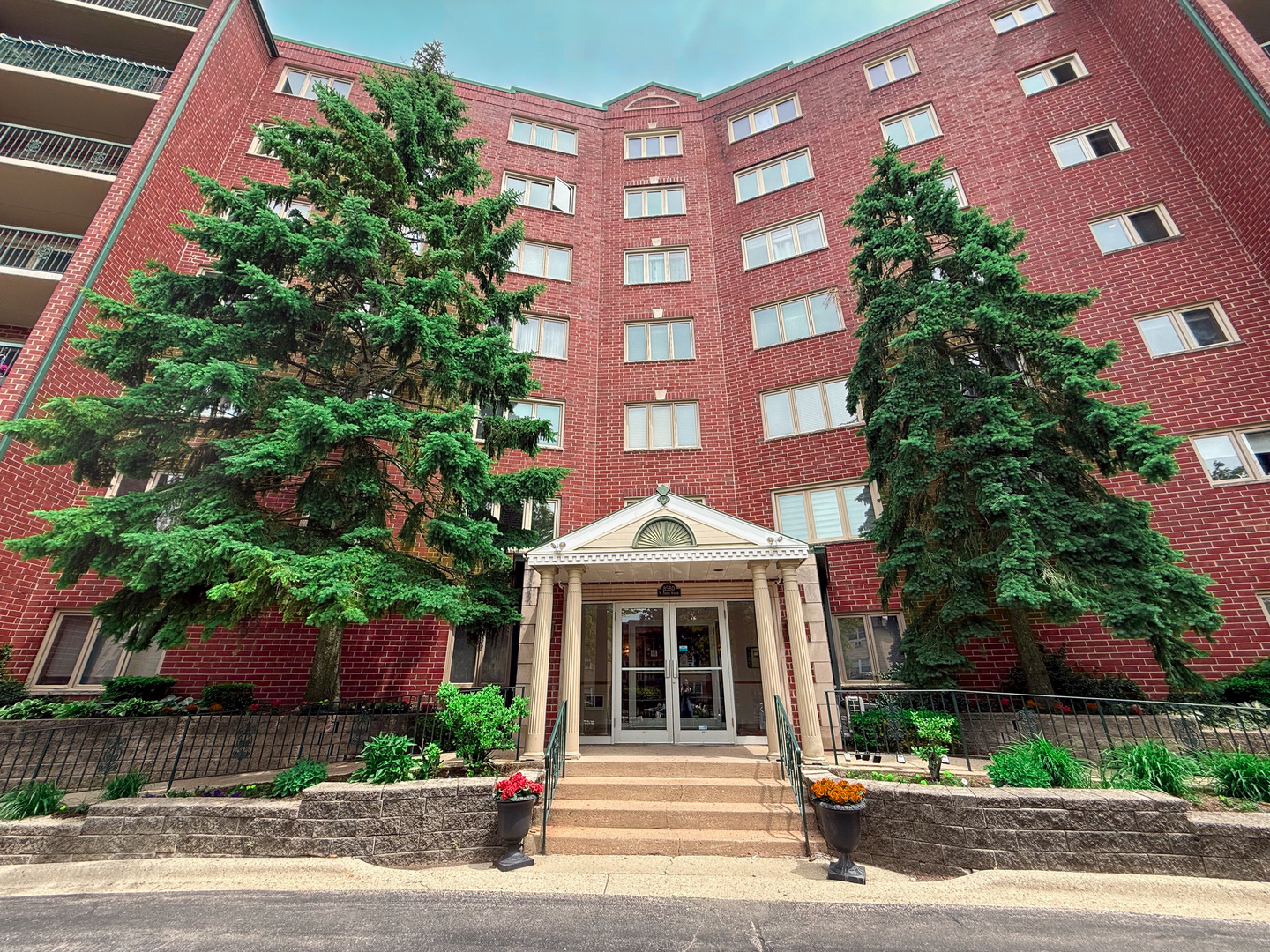Homes for sale in Norridge, IL | 8580 W Foster Ave #304, Norridge, IL 60706 | MLS# 12650595