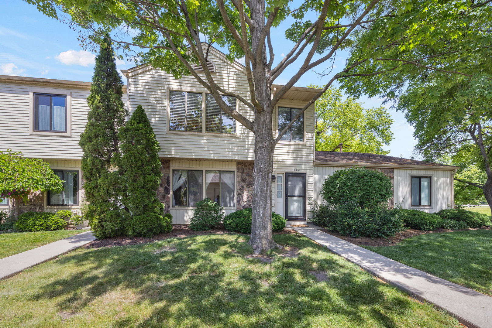Homes for sale in Elk Grove Village, IL | 1626 Vermont Dr #1626, Elk Grove Village, IL 60007 | MLS# 12650963