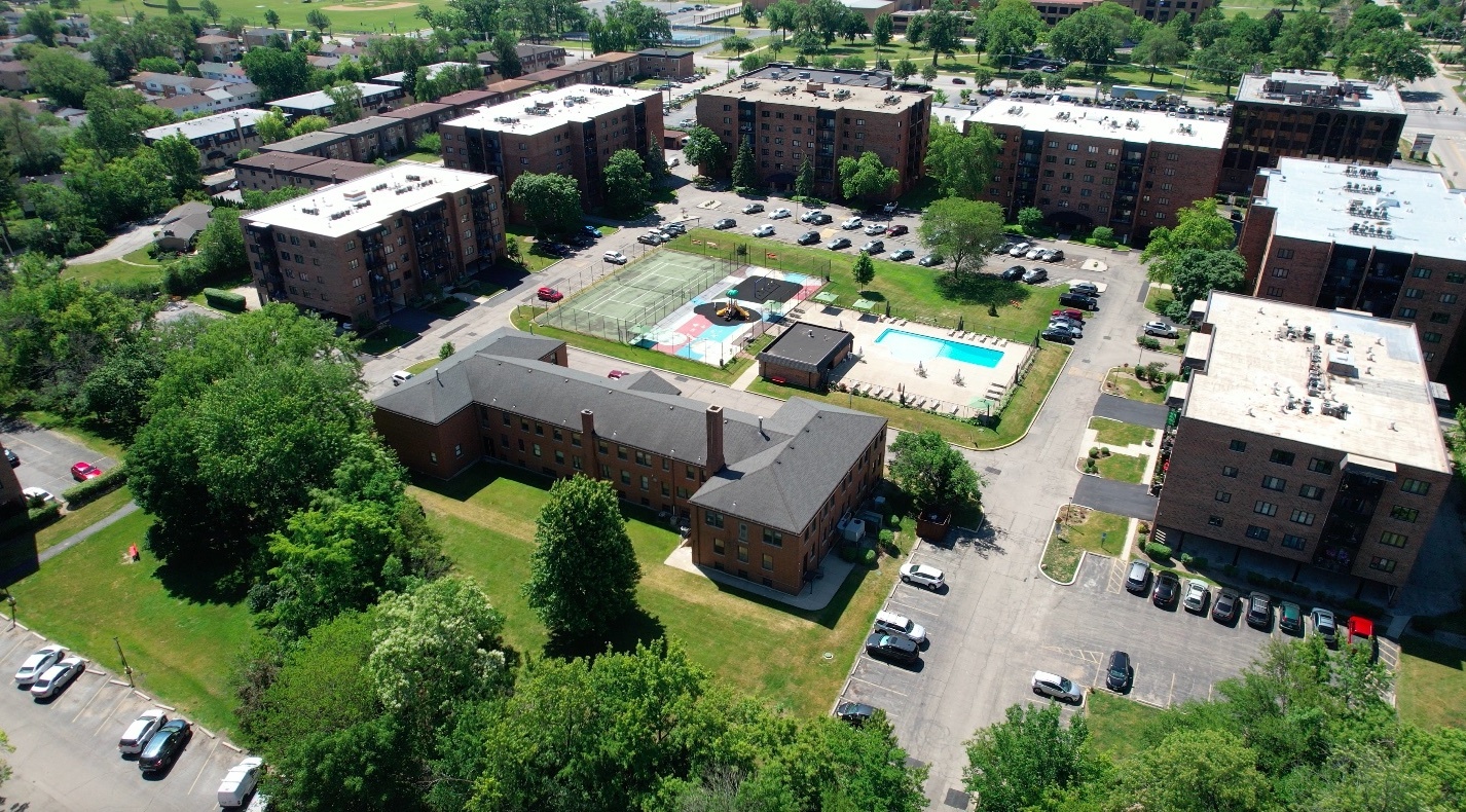 Homes for sale in Des Plaines, IL | 9395 Landings Ln #303, Des Plaines, IL 60016 | MLS# 12651353