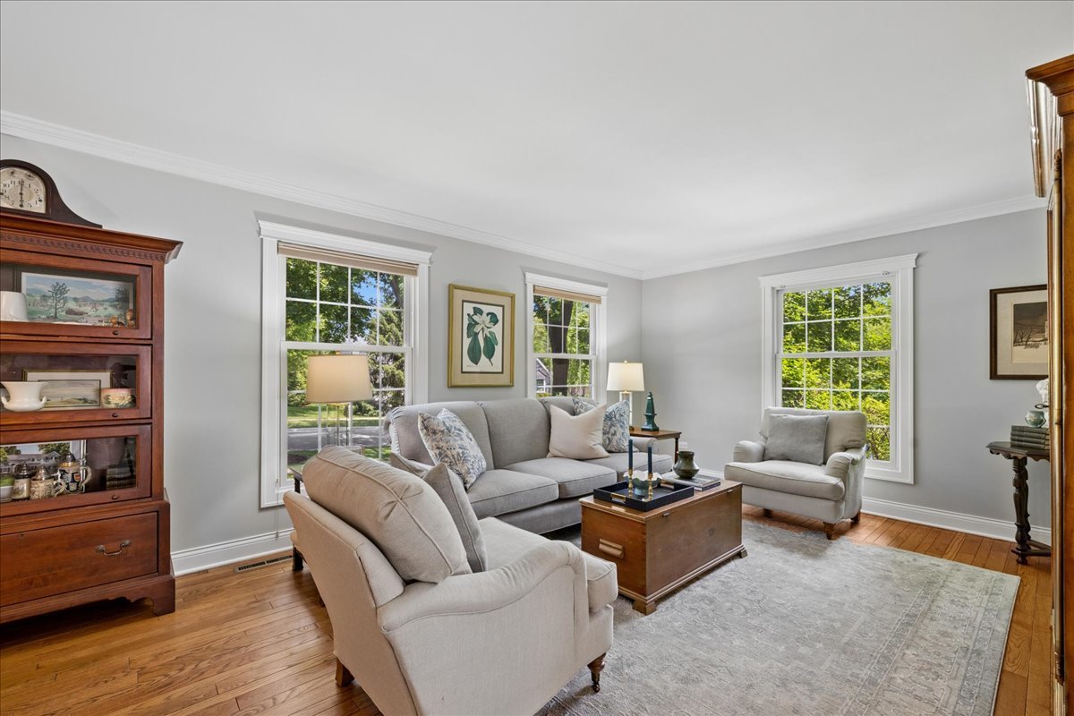 Homes for sale in Libertyville, IL | 311 Hyatt Dr, Libertyville, IL 60048 | MLS# 12651435