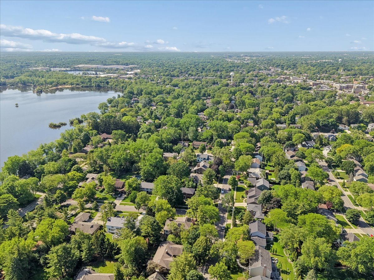 Homes for sale in Libertyville, IL | 311 Hyatt Dr, Libertyville, IL 60048 | MLS# 12651435
