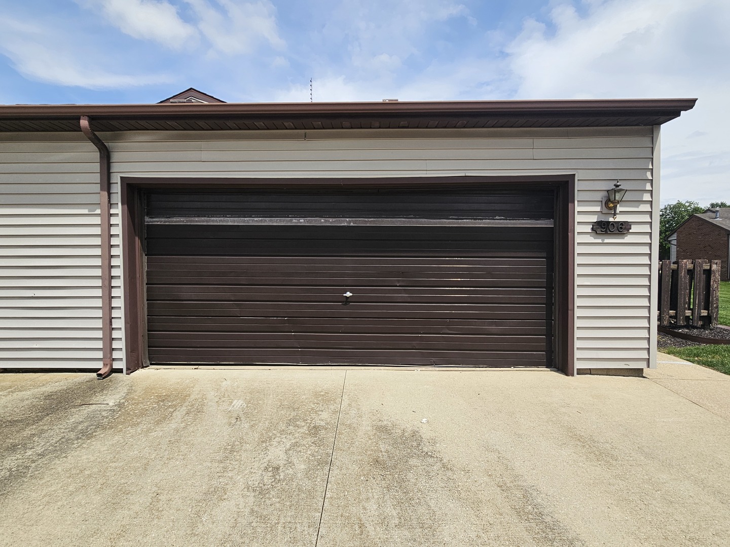 2nd image of 906 Pomona Dr #906, Champaign, IL 61822 | MLS# 12651469