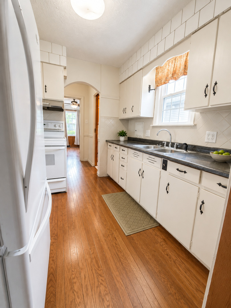 Homes for sale in Centralia, IL | 831 E 5Th St, Centralia, IL 62801 | MLS# 12651633