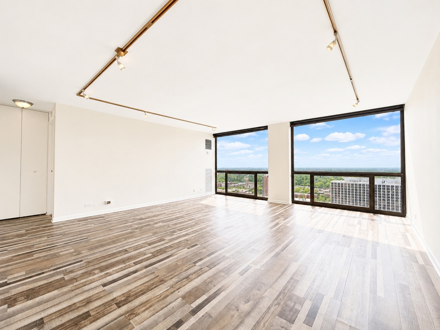 Homes for sale in Chicago, IL | 4343 N Clarendon Ave #2707, Chicago, IL 60613 | MLS# 12652333