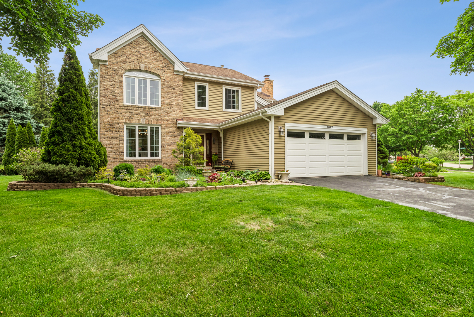 Homes for sale in Bartlett, IL | 687 Rose Ln, Bartlett, IL 60103 | MLS# 12652692