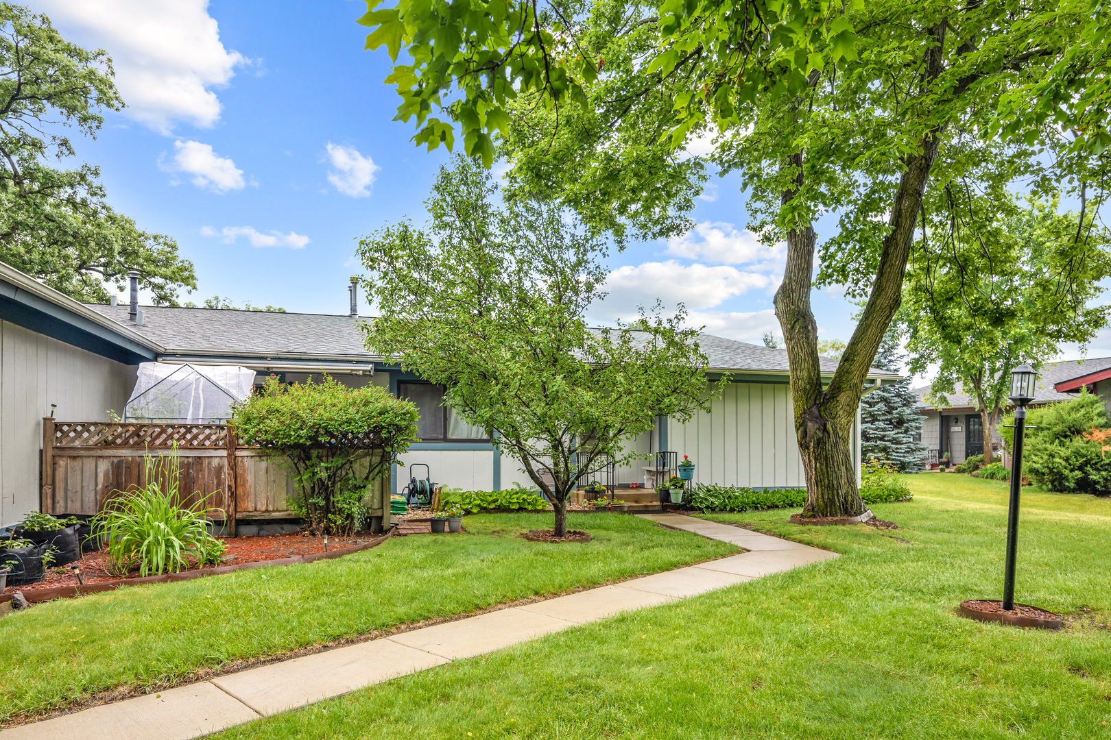 Homes for sale in Mc Henry, IL | 907 Royal Dr #3b, Mc Henry, IL 60050 | MLS# 12653019