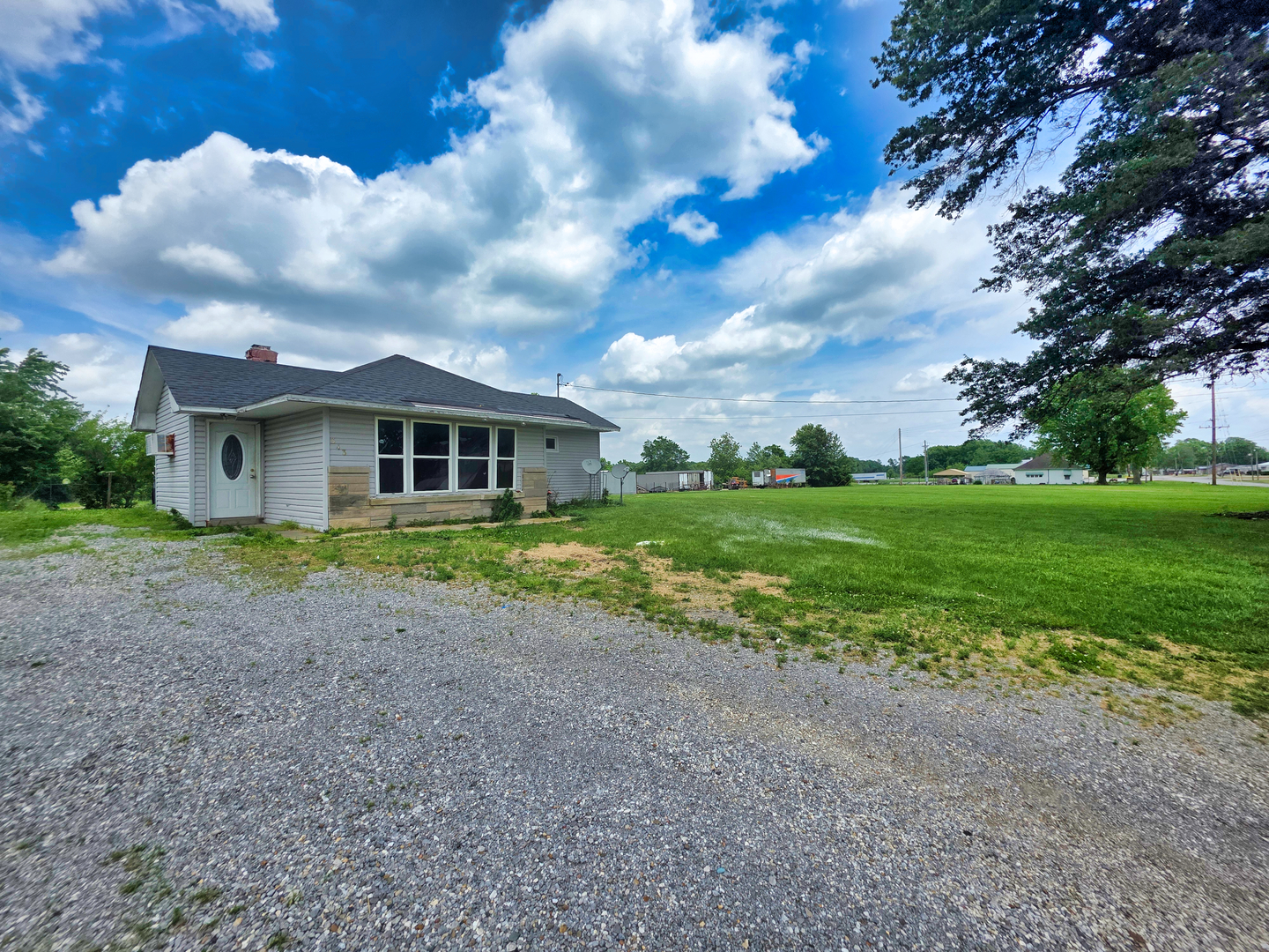 Homes for sale in Clay City, IL | 343 S 1St St Se, Clay City, IL 62824 | MLS# 12653025