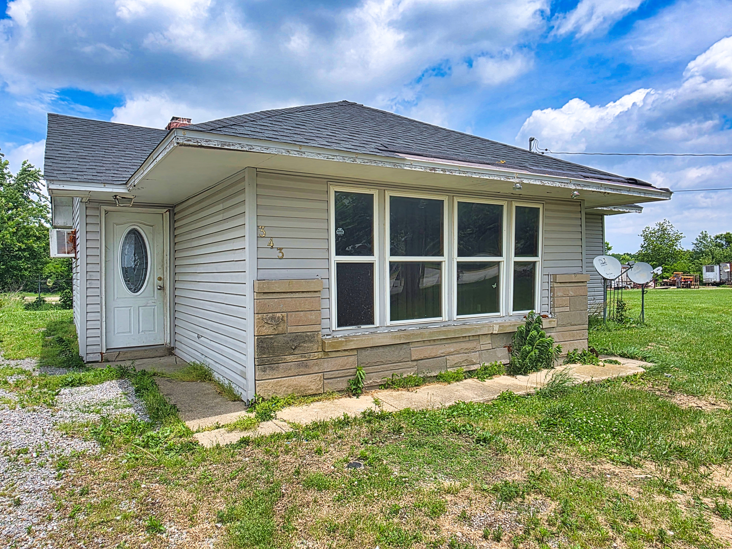 Homes for sale in Clay City, IL | 343 S 1st St Se, Clay City, IL 62824 | MLS# 12653025