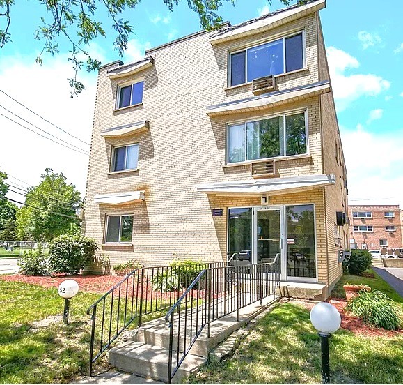 Homes for sale in Skokie, IL | 8152 Elmwood Ave #G4, Skokie, IL 60077 | MLS# 12653345