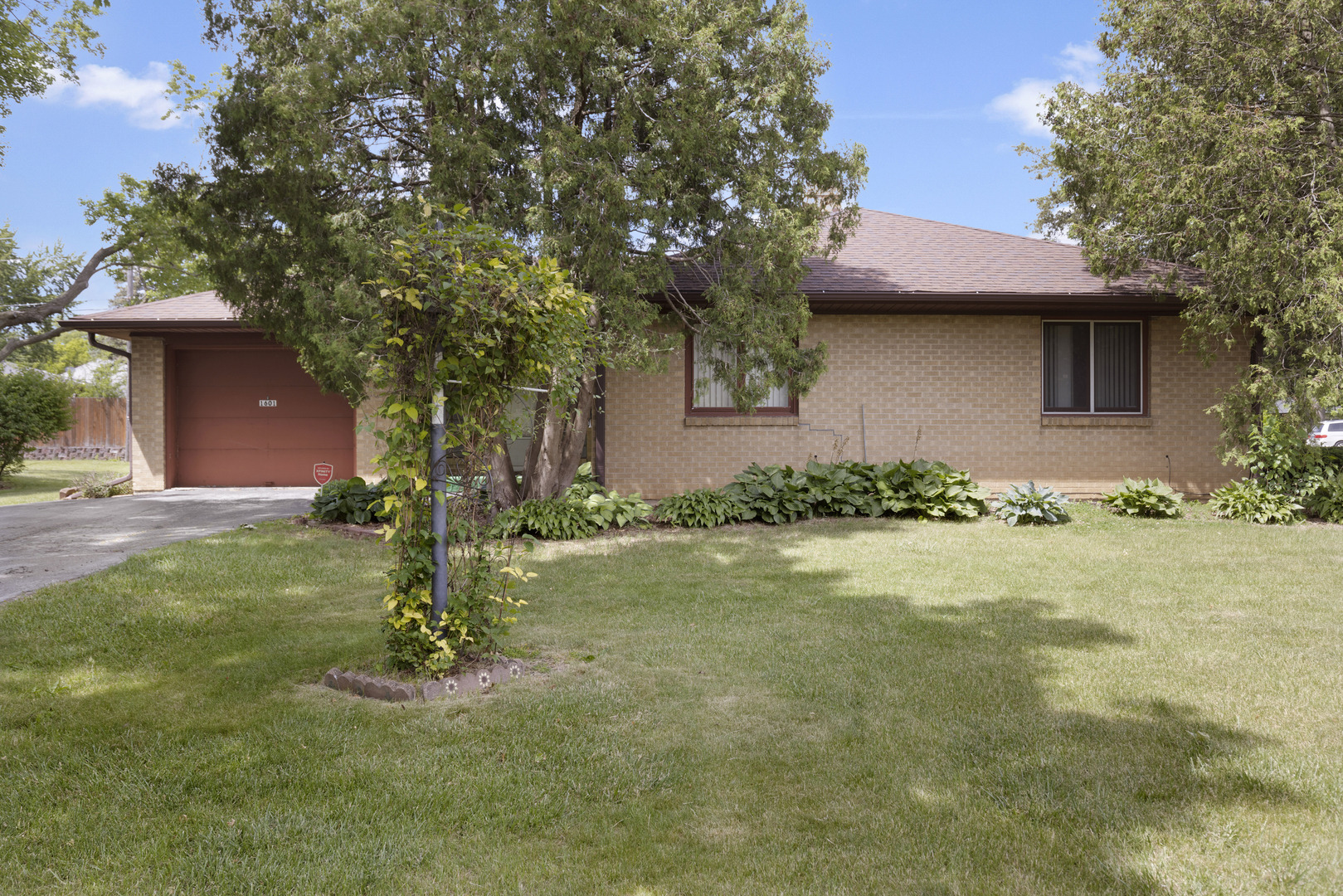 Homes for sale in Rockford, IL | 1601 River Bluff Blvd, Rockford, IL 61103 | MLS# 12653460