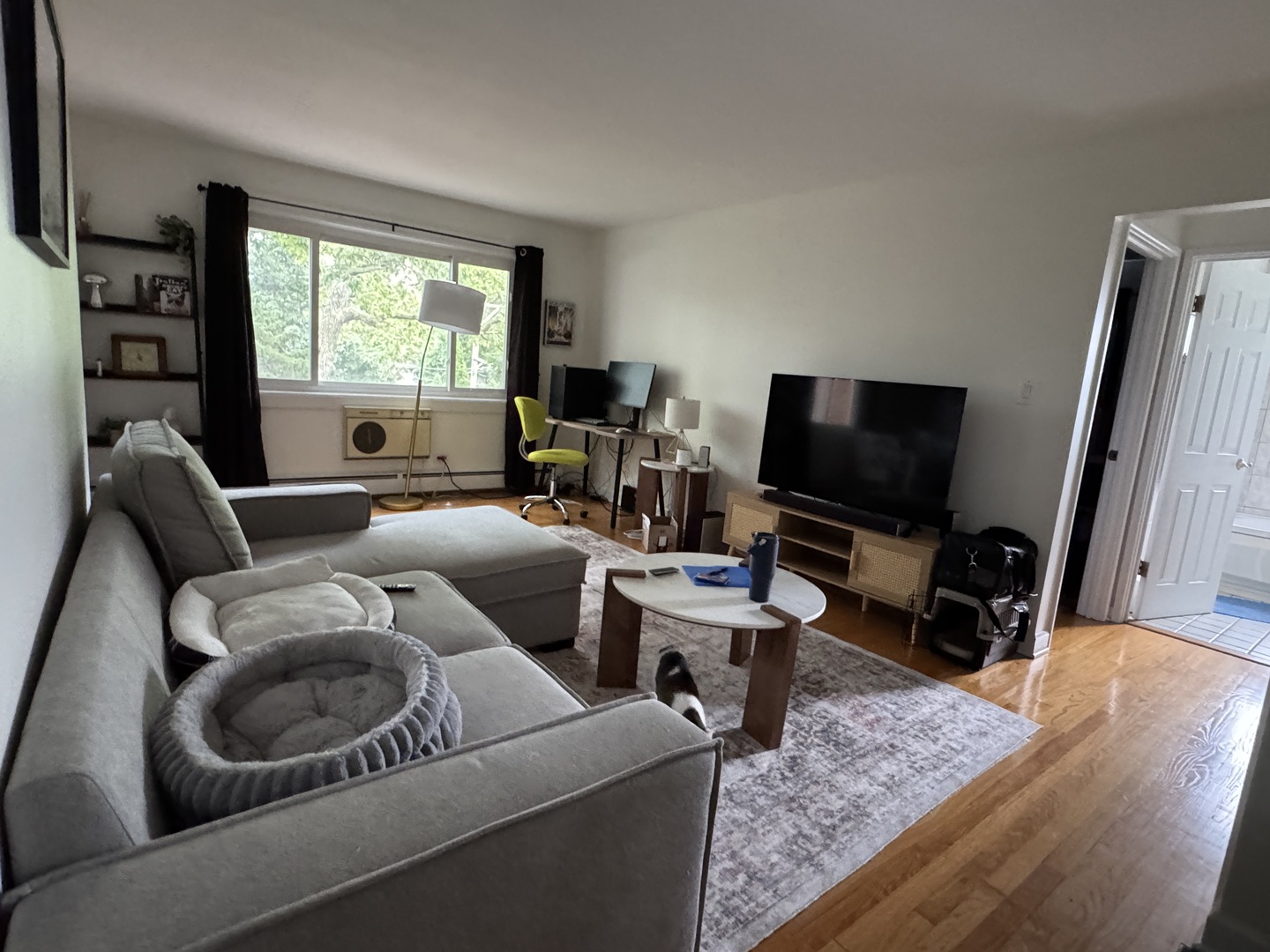 3rd image of 820 Seward St, Evanston, IL 60202