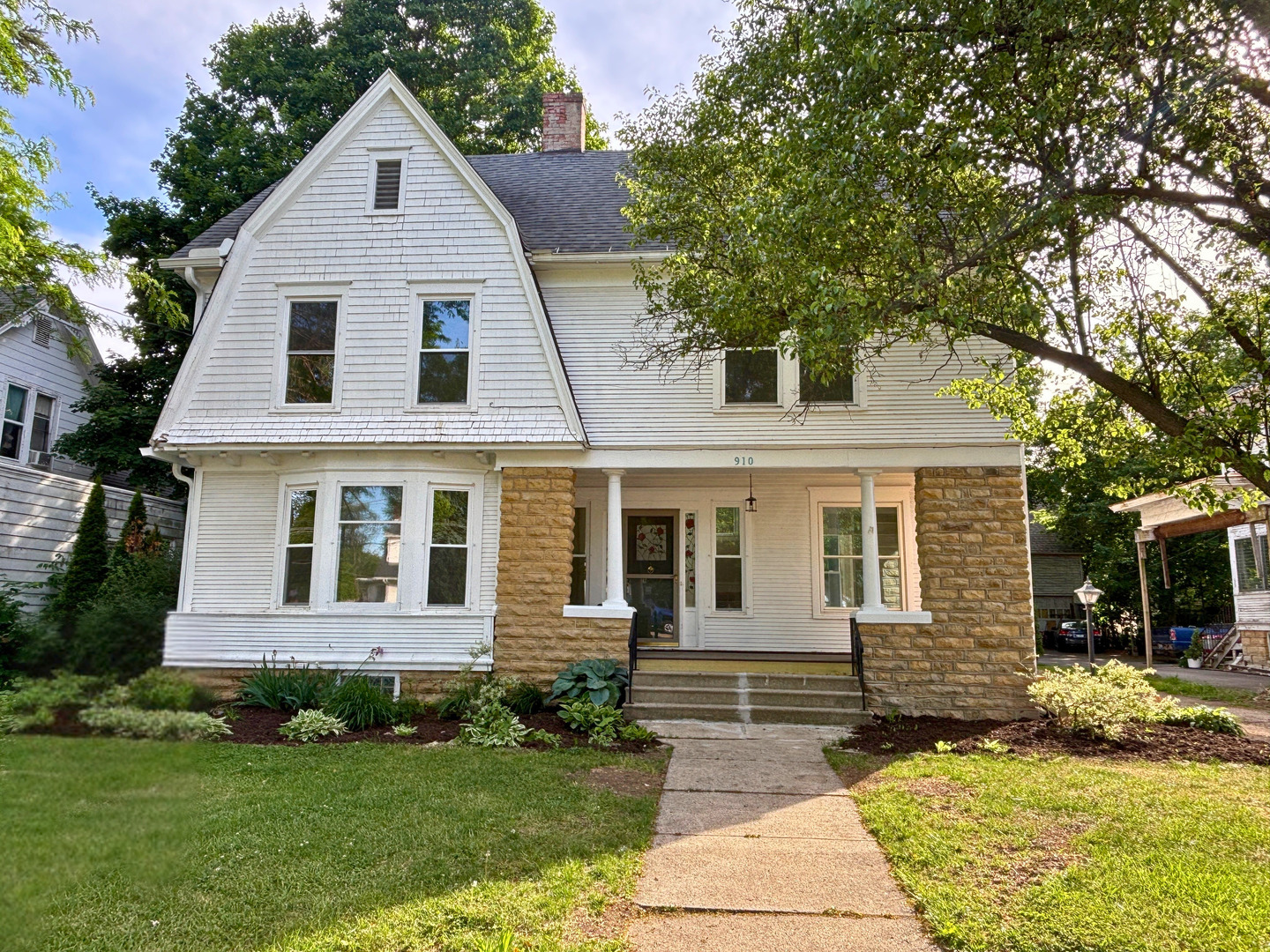 Homes for sale in Belvidere, IL | 910 N State St, Belvidere, IL 61008 | MLS# 12653666