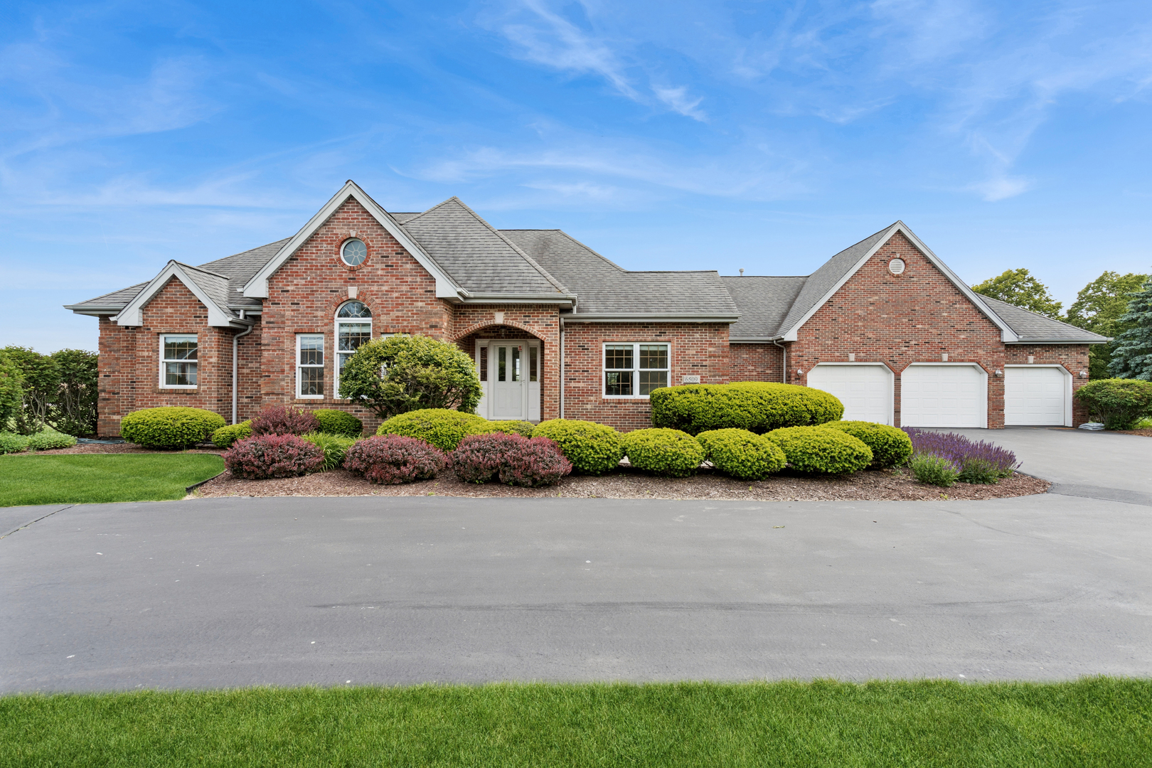 Homes for sale in Monee, IL | 6509 W Lakeway Dr, Monee, IL 60449 | MLS# 12653795