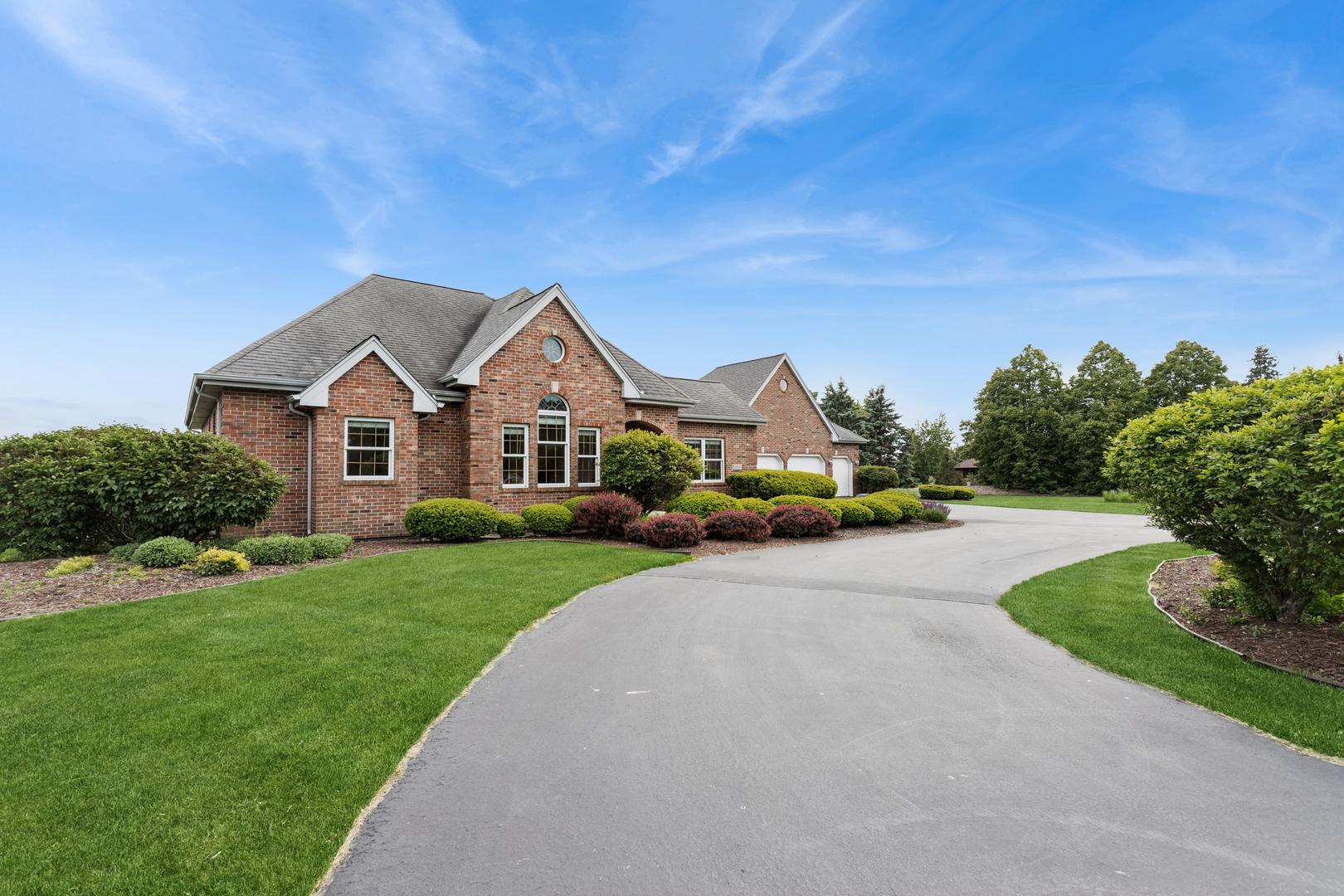 Homes for sale in Monee, IL | 6509 W Lakeway Dr, Monee, IL 60449 | MLS# 12653795