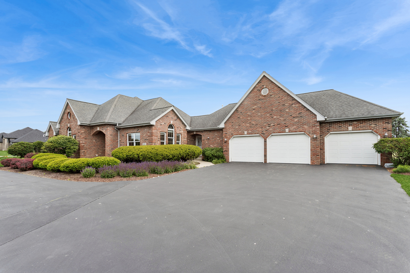 Homes for sale in Monee, IL | 6509 W Lakeway Dr, Monee, IL 60449 | MLS# 12653795