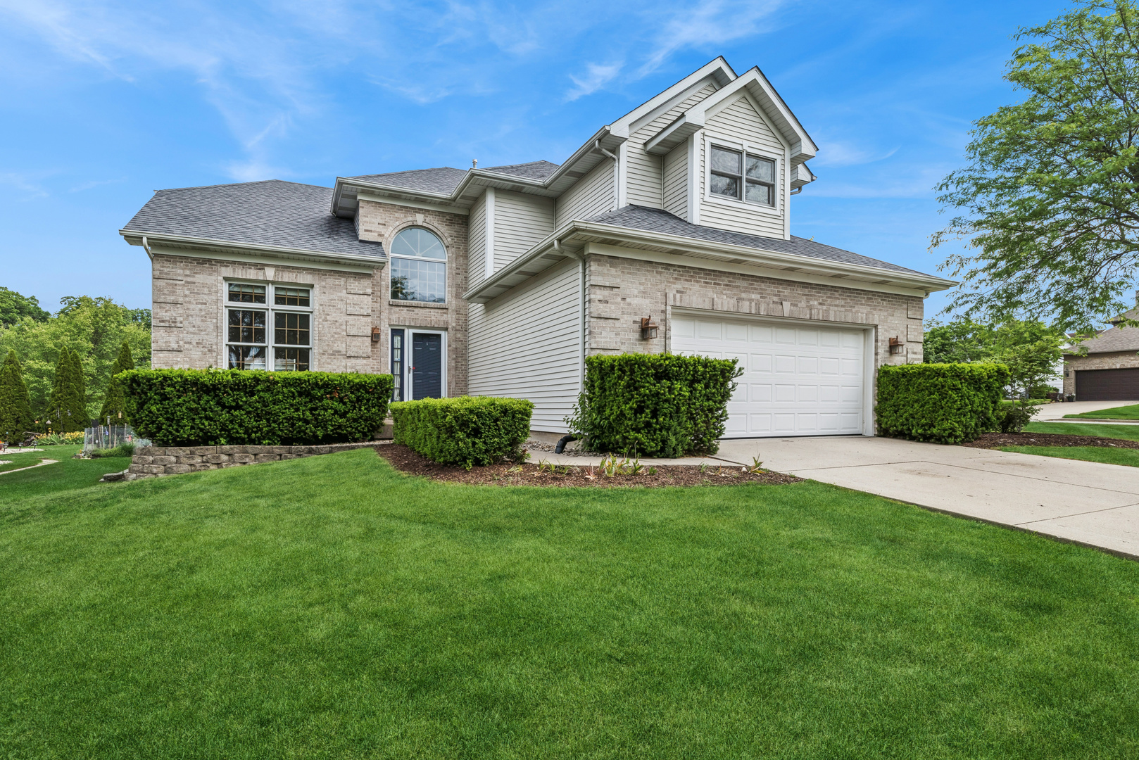 Homes for sale in Antioch, IL | 615 Wood Creek Dr, Antioch, IL 60002 | MLS# 12654561