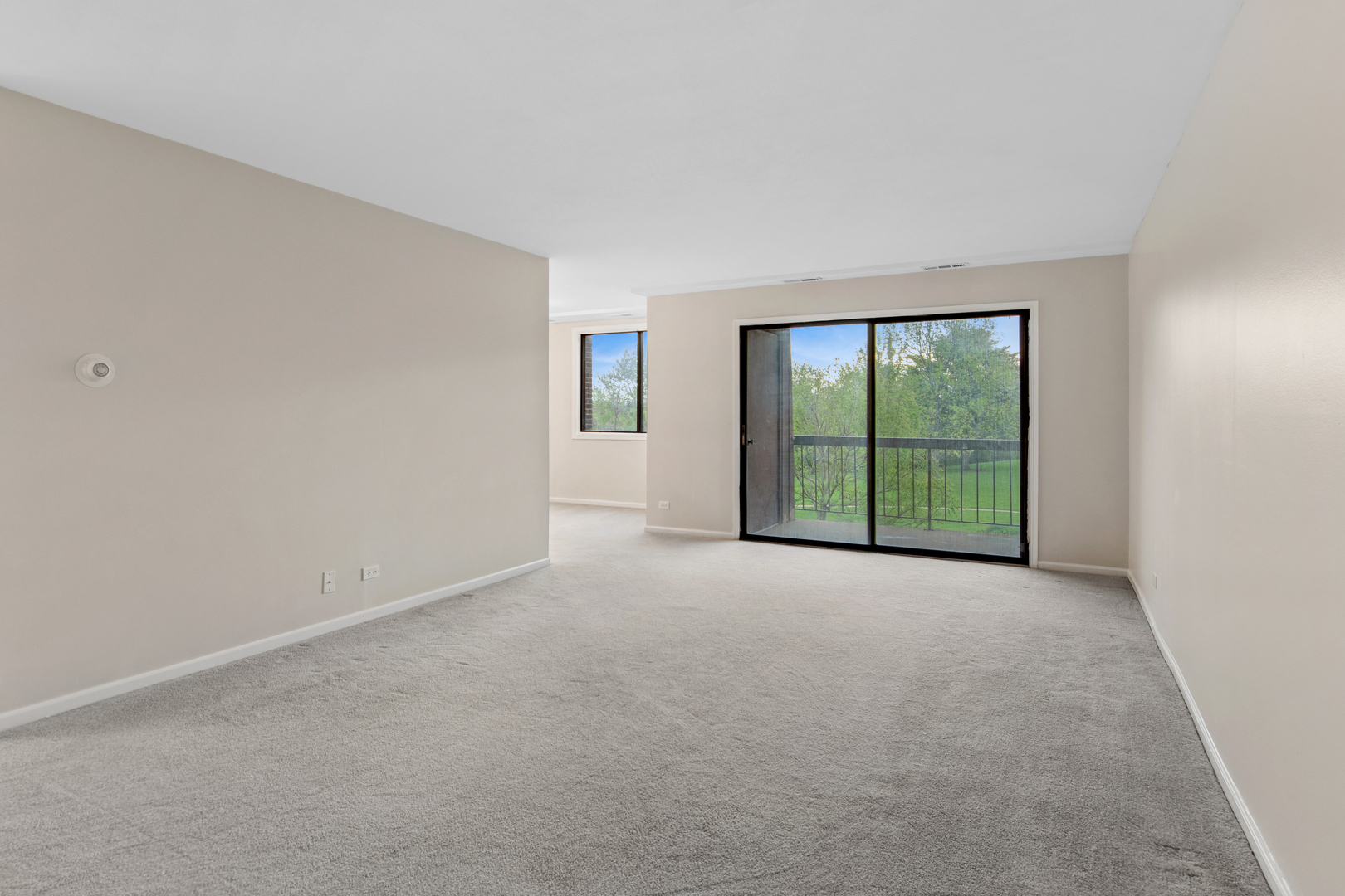 Homes for sale in Glen Ellyn, IL | 460 Raintree Ct #2N, Glen Ellyn, IL 60137 | MLS# 12654597