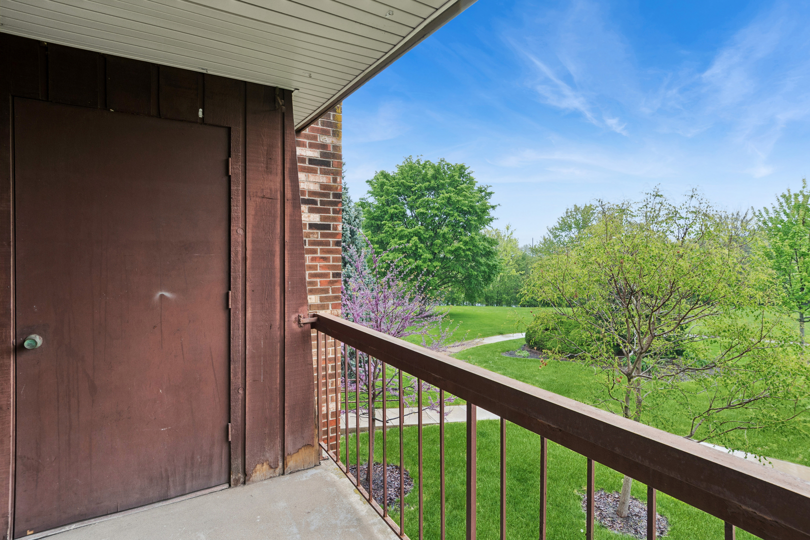 Homes for sale in Glen Ellyn, IL | 460 Raintree Court, Glen Ellyn, IL 60137 | Houzeo