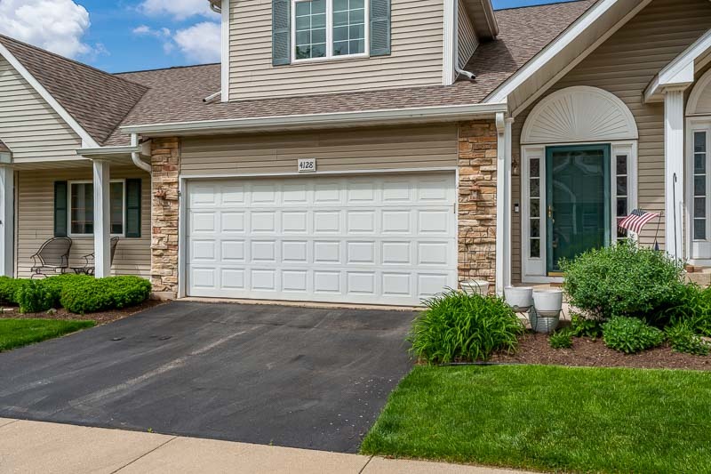 Homes for sale in Loves Park, IL | 4128 Riverwood Dr, Loves Park, IL 61111