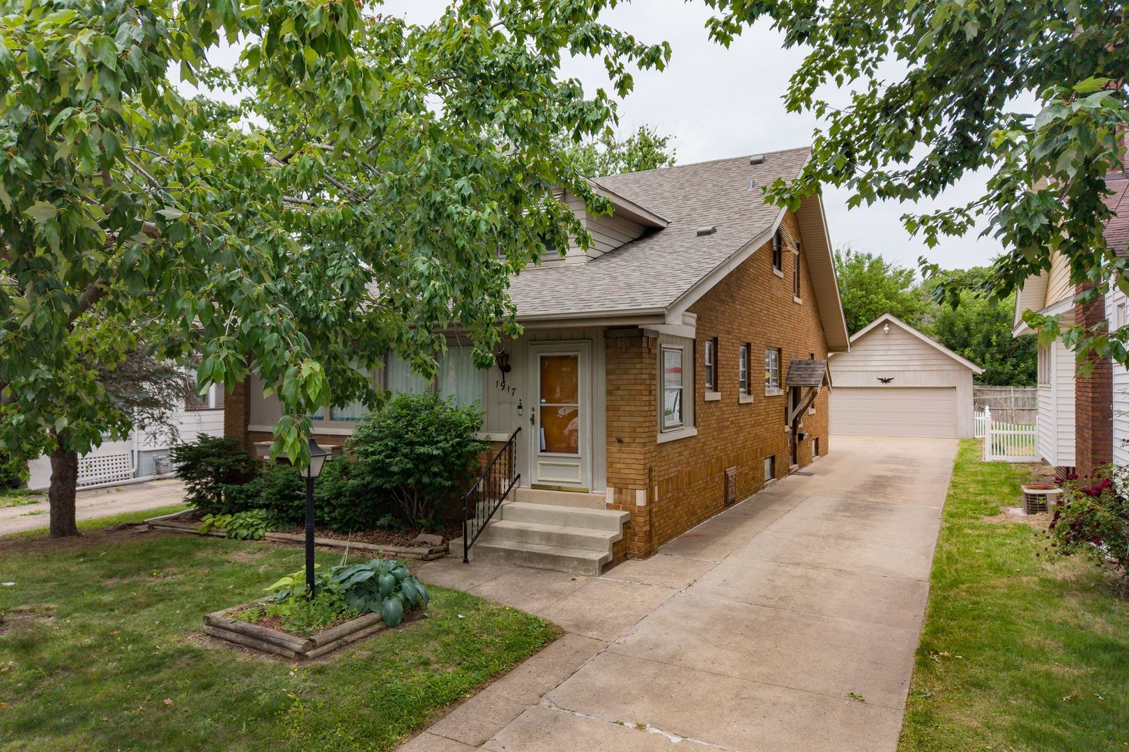 Homes for sale in West Peoria, IL | 1917 W Callender Ave, West Peoria, IL 61604 | MLS# 12655147