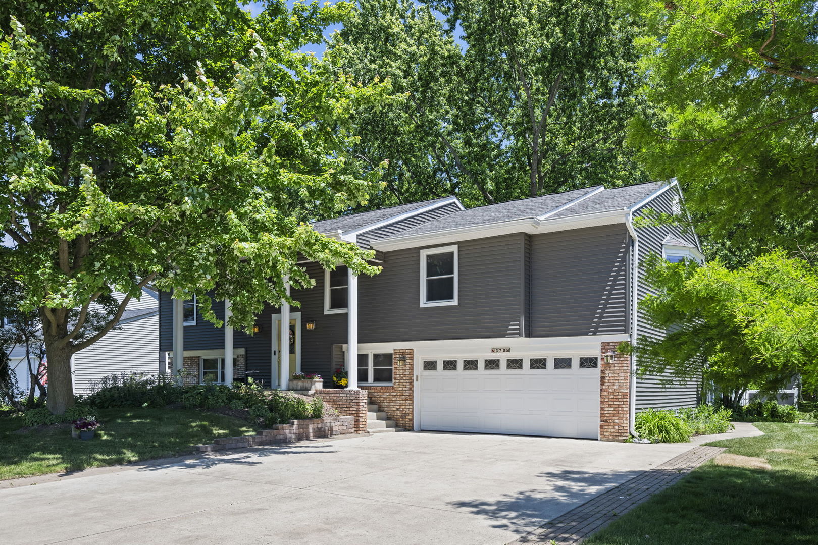 Homes for sale in Buffalo Grove, IL | 370 Arbor Gate Ln, Buffalo Grove, IL 60089 | MLS# 12655291