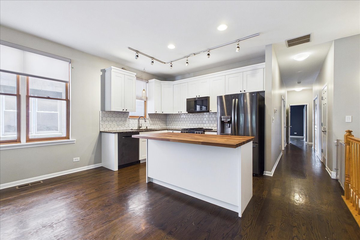 Homes for sale in Chicago, IL | 4315 N Richmond St #1N, Chicago, IL 60618 | MLS# 12655328