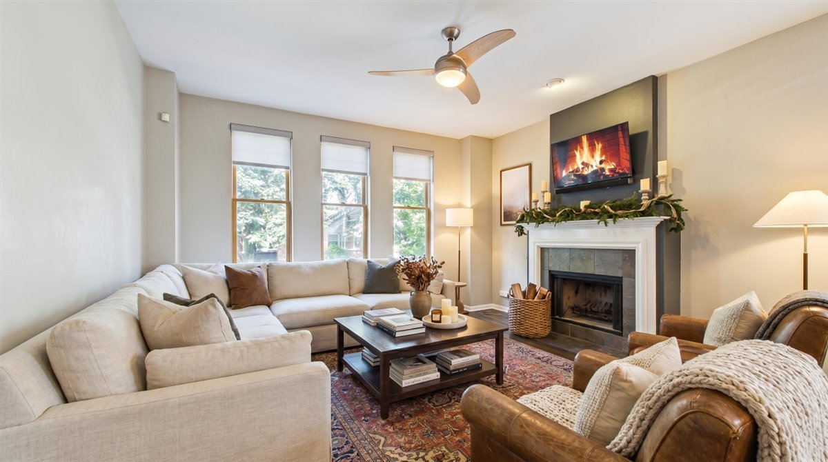 Homes for sale in Chicago, IL | 4315 N Richmond St #1N, Chicago, IL 60618 | MLS# 12655328
