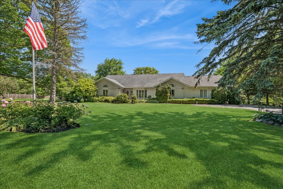 Homes for sale in Gurnee, IL | 5045 Grand Ave, Gurnee, IL 60031 | MLS# 12655344