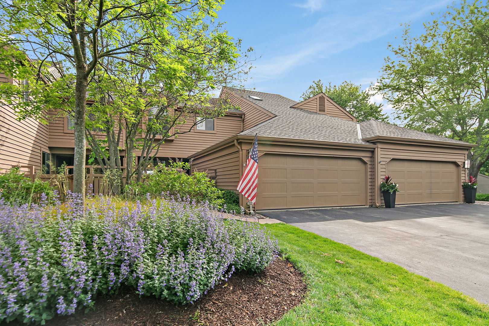 Homes for sale in Lake Barrington, IL | 2360 Oak Hill Rd, Lake Barrington, IL 60010 | MLS# 12655503