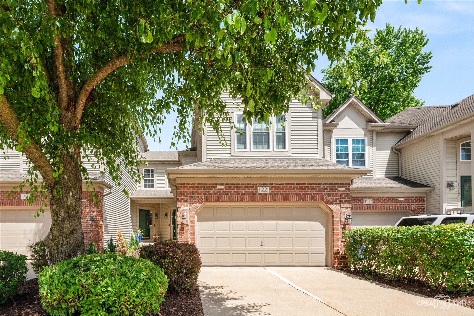 Homes for sale in Aurora, IL | 1221 Oakleaf Ct, Aurora, IL 60506 | MLS# 12655827