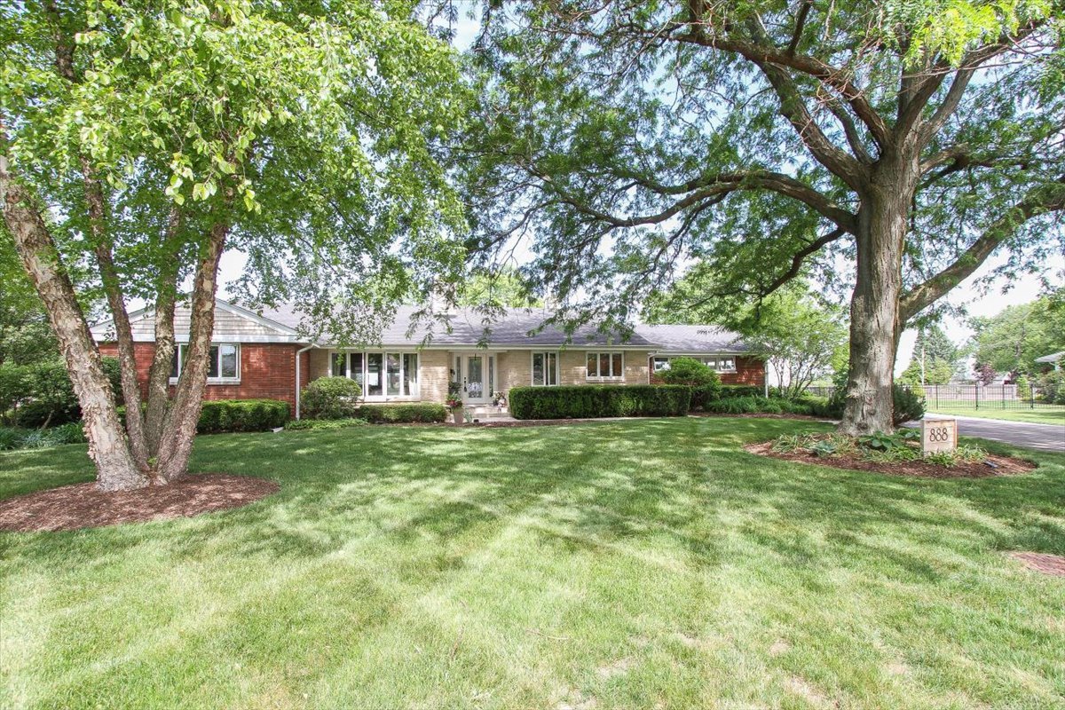 Homes for sale in Sycamore, IL | 888 Sunset Ln, Sycamore, IL 60178 | MLS# 12655832