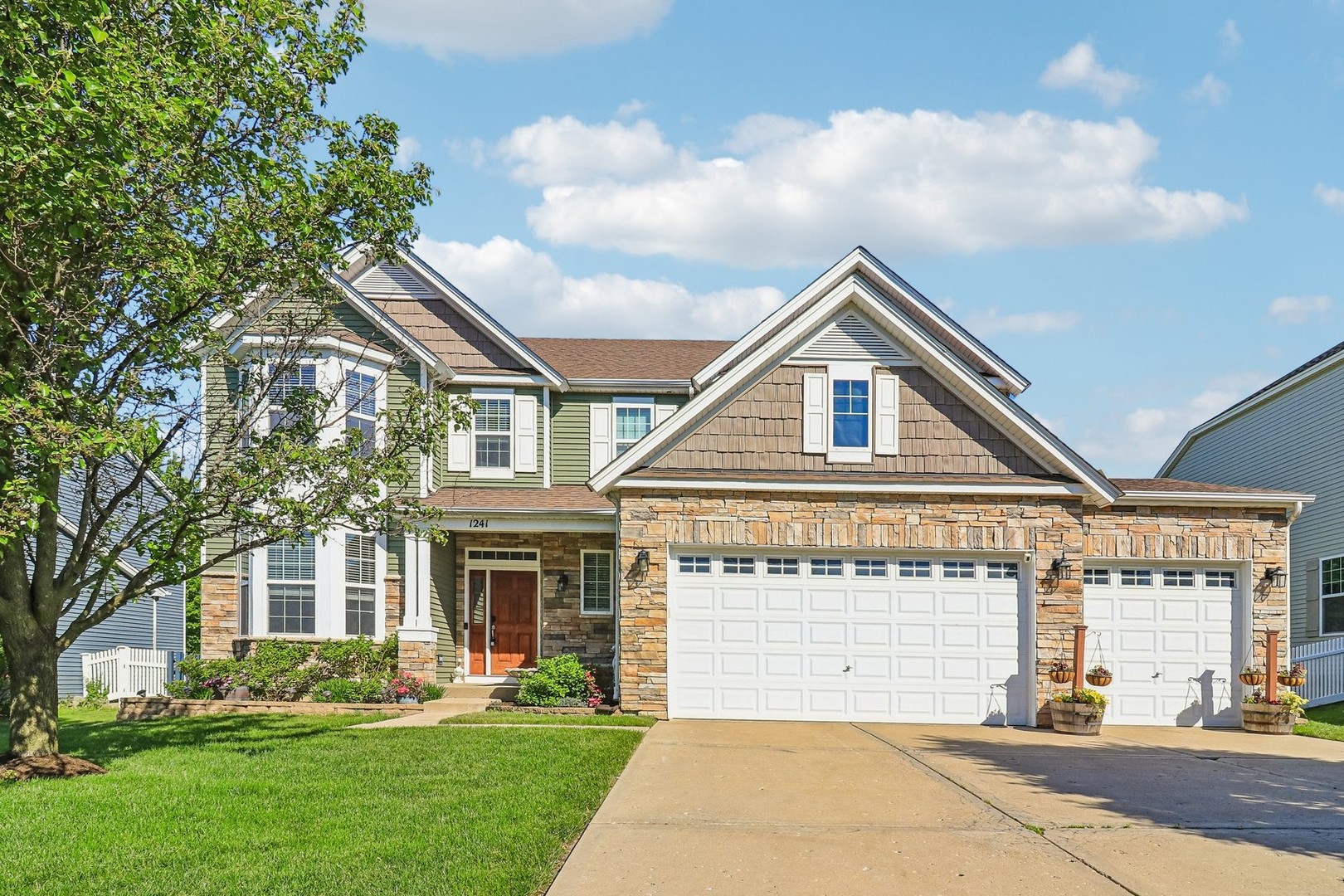 Homes for sale in Antioch, IL | 1241 Bradford Ln, Antioch, IL 60002 | MLS# 12655928