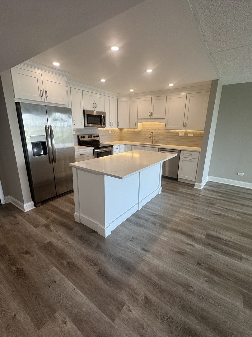 Homes for sale in Wheeling, IL | 375 Plum Creek Dr #402, Wheeling, IL 60090 | MLS# 12655935