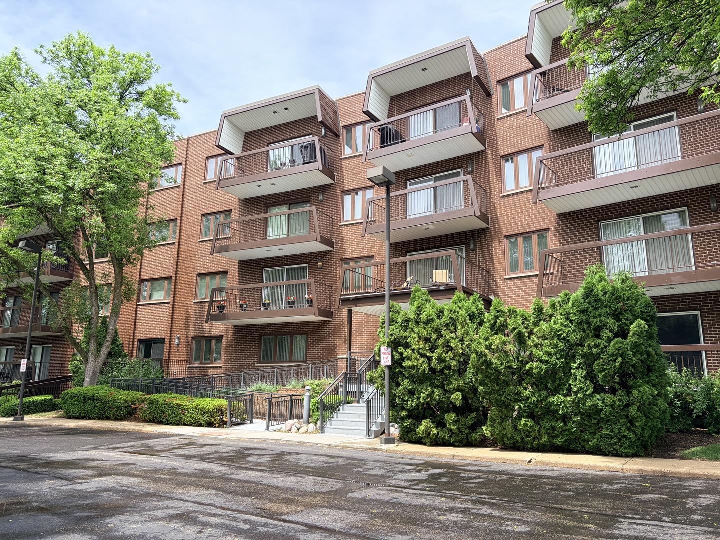 Homes for sale in Buffalo Grove, IL | 300 E Dundee Rd #102A, Buffalo Grove, IL 60089 | MLS# 12656103