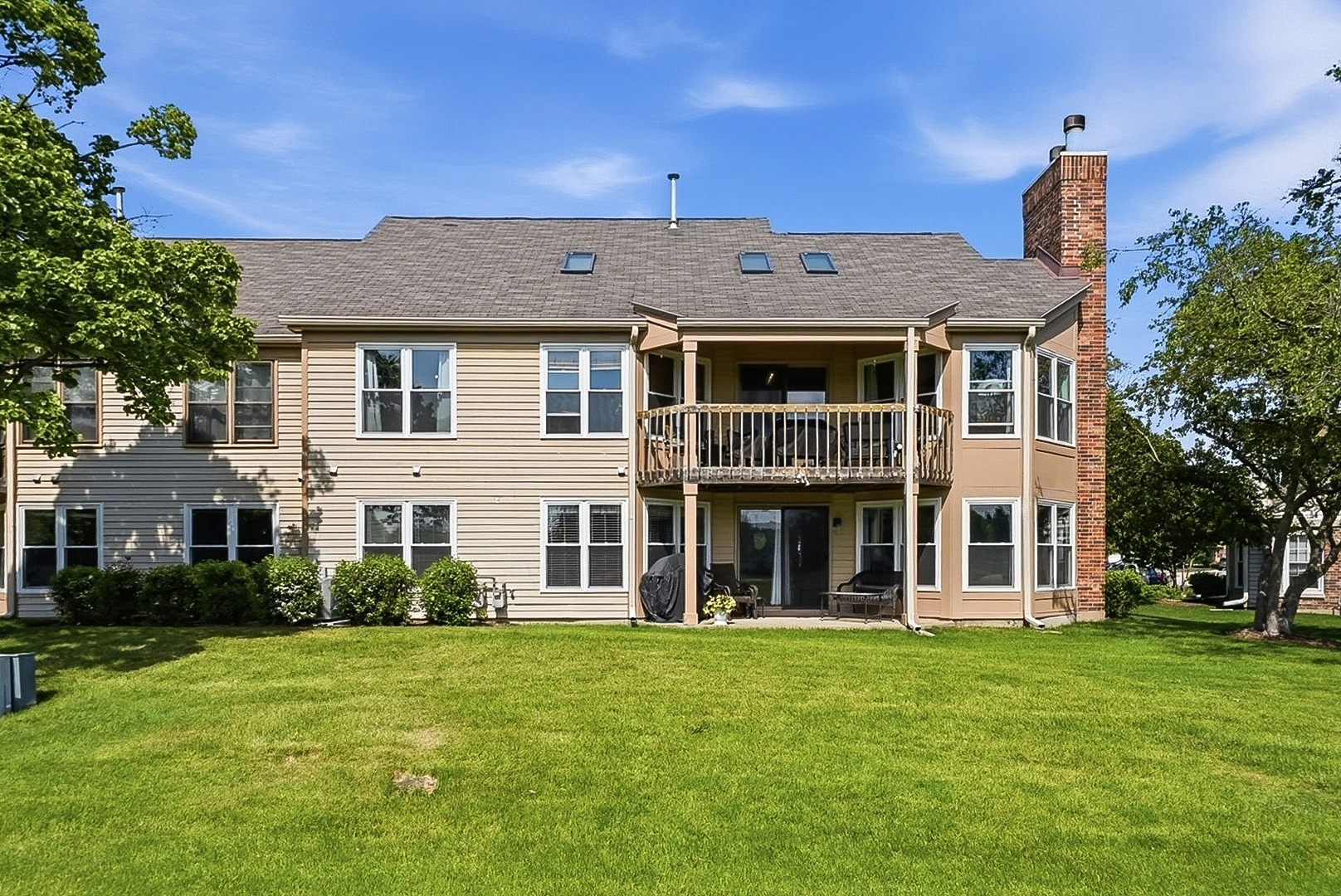 Homes for sale in Buffalo Grove, IL | 489 Banyan Tree Ln, Buffalo Grove, IL 60089 | MLS# 12656295