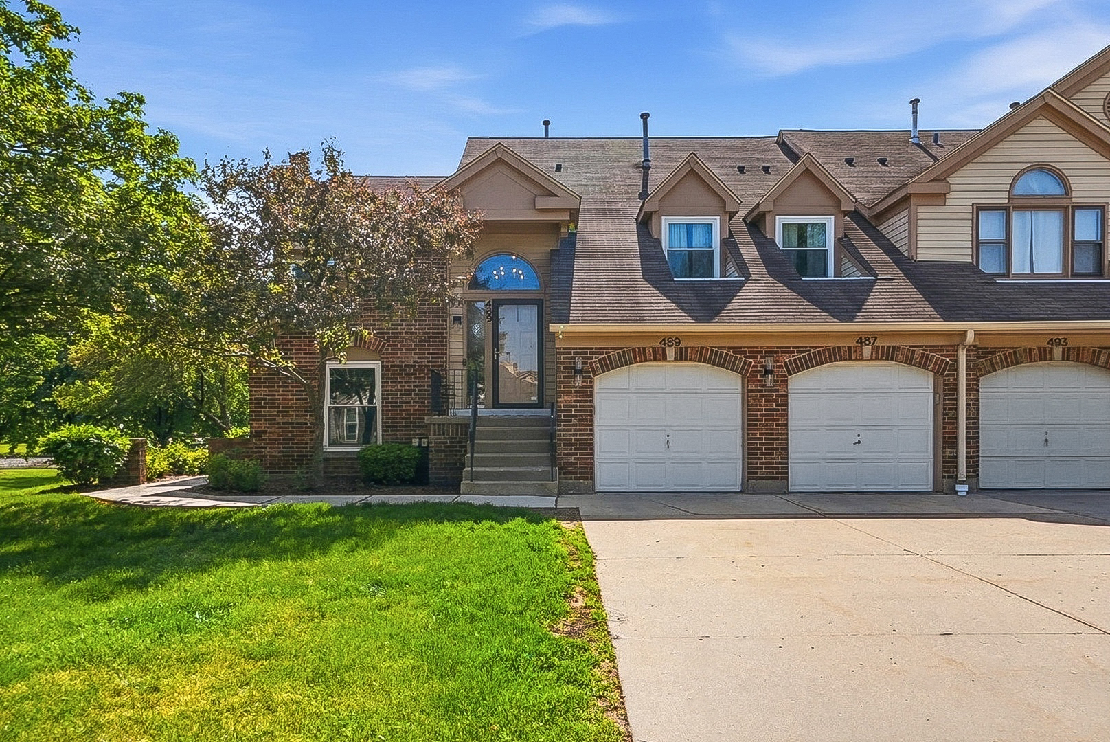 Homes for sale in Buffalo Grove, IL | 489 Banyan Tree Ln, Buffalo Grove, IL 60089 | MLS# 12656295