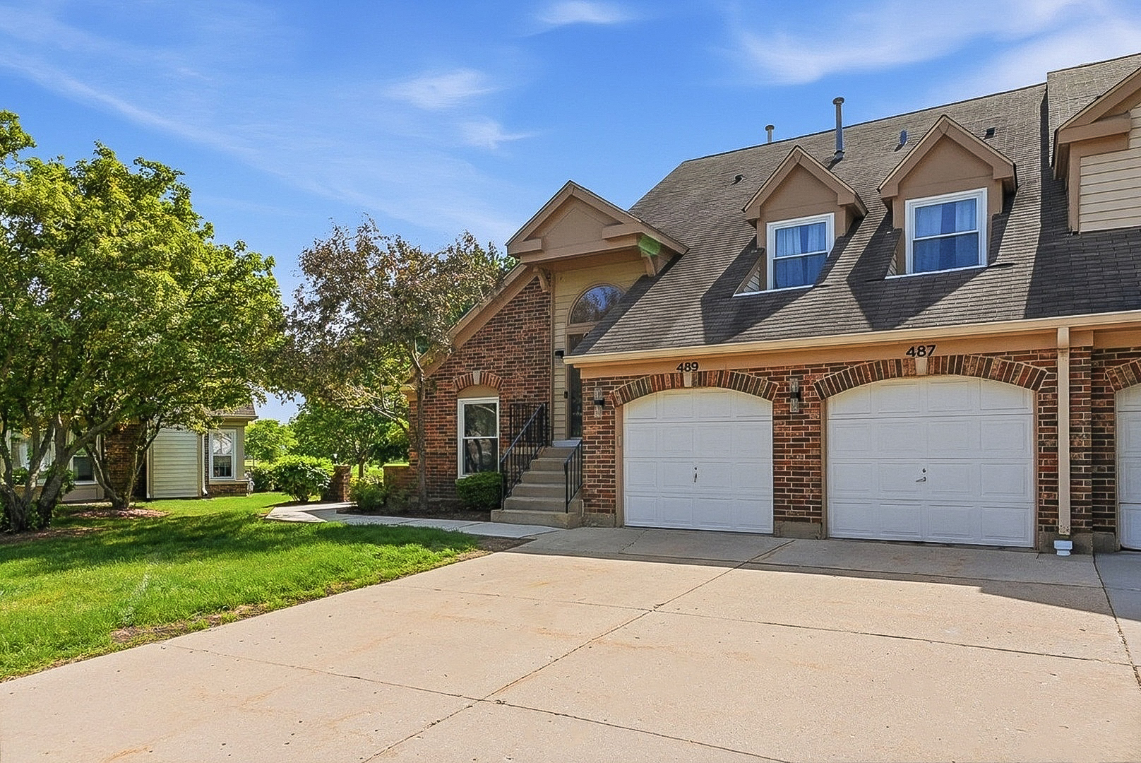 Homes for sale in Buffalo Grove, IL | 489 Banyan Tree Ln, Buffalo Grove, IL 60089 | MLS# 12656295