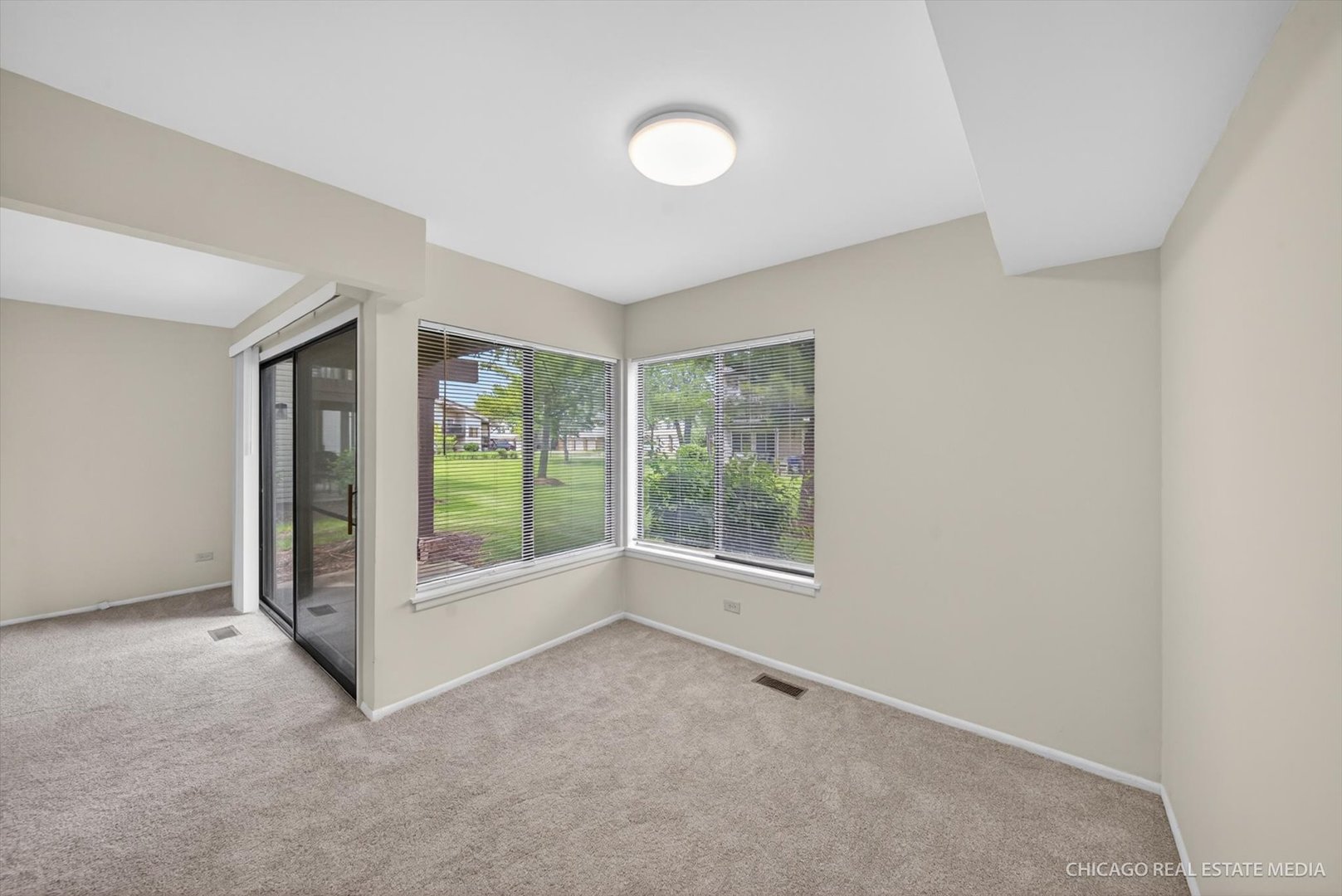Homes for sale in Hanover Park, IL | 1326 Kingsbury Dr #6, Hanover Park, IL 60133 | MLS# 12656475