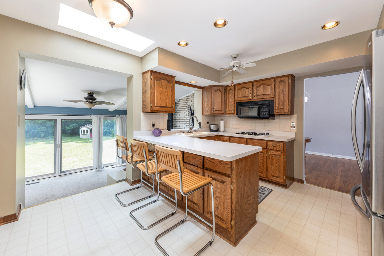 5th image of 232 Sherwood Dr, Wood Dale, IL 60191 | MLS# 12657012