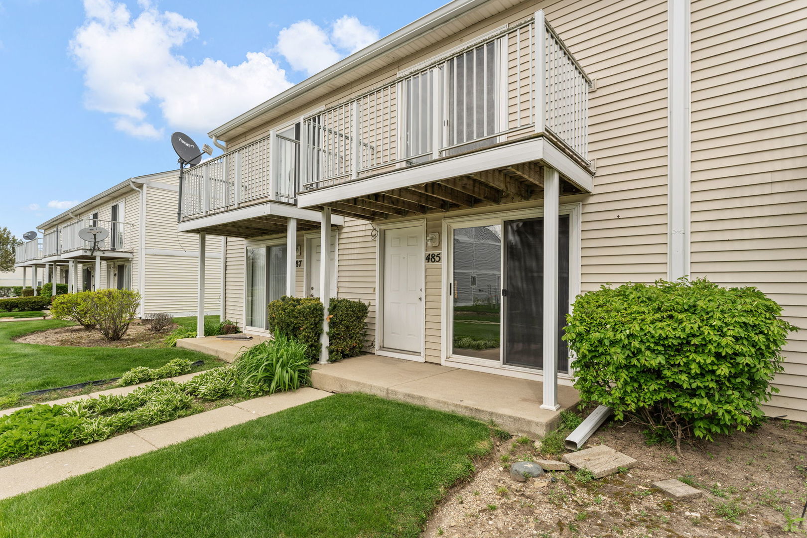Homes for sale in Round Lake Beach, IL | 485 Meadow Green Ln, Round Lake Beach, IL 60073 | MLS# 12657045