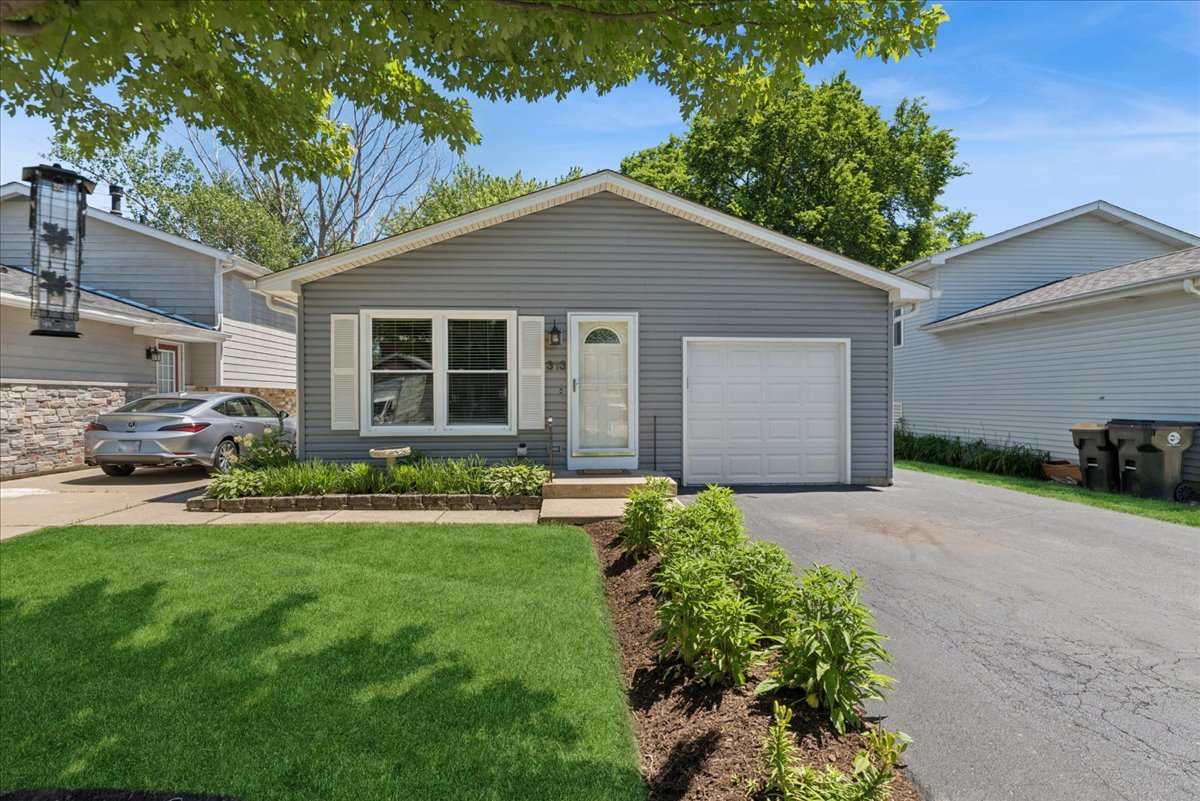 Homes for sale in Round Lake, IL | 313 Maple Ln, Round Lake, IL 60073 | MLS# 12657317