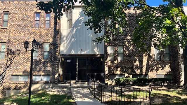 Homes for sale in Woodridge, IL | 2275 Country Club Dr #11, Woodridge, IL 60517 | MLS# 12657540