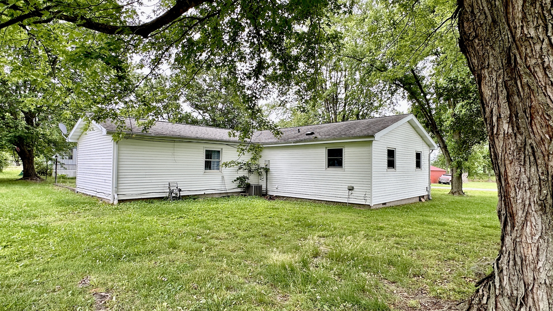 Homes for sale in Thompsonville, IL | 21773 Illinois Ave, Thompsonville, IL 62890 | MLS# 12657768